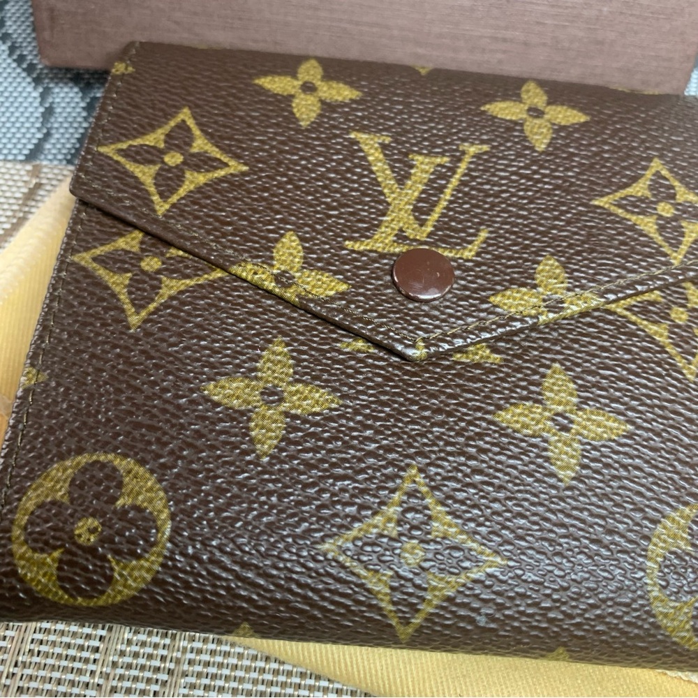 Pre Owned Louis Vuitton Brown Monogram Women's Wallet